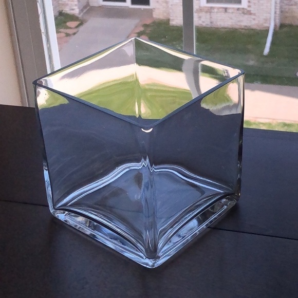 Clear Square Short Handcrafted Heavy Vase 5’ X 5’ - Picture 1 of 14